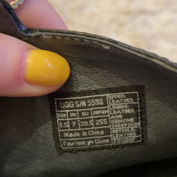 Healed, knee high Ugg boots - Picture 9 of 9